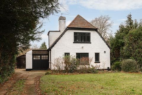 54 Links Road, Ashtead, KT21 2HW