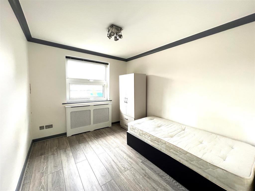 Kempton Road, East Ham 1 bed flat £1,600 pcm (£369 pw)