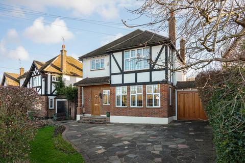 39 Chantry Hurst, Epsom, KT18 7BW
