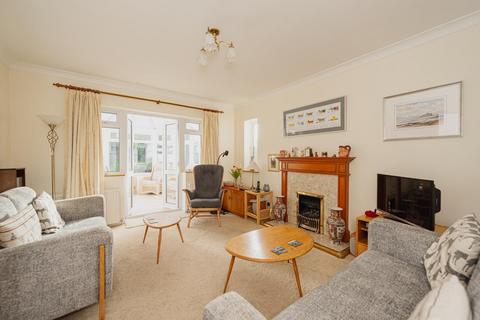 39 Chantry Hurst, Epsom, KT18 7BW