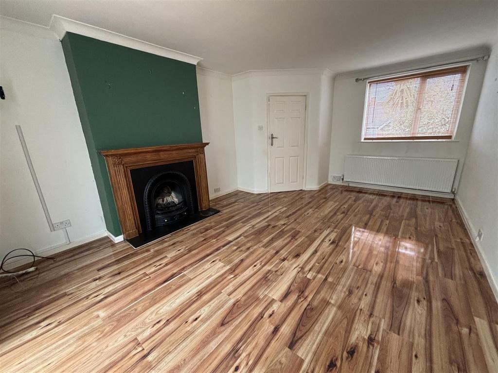 Ambergate Drive, Birstall, Leicester 3 bed semidetached house for sale