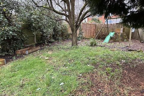 10 Ambergate Drive, Birstall, Leicester, LE4 3GA