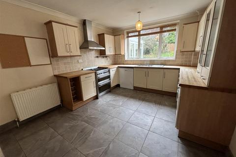 10 Ambergate Drive, Birstall, Leicester, LE4 3GA