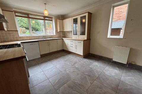10 Ambergate Drive, Birstall, Leicester, LE4 3GA