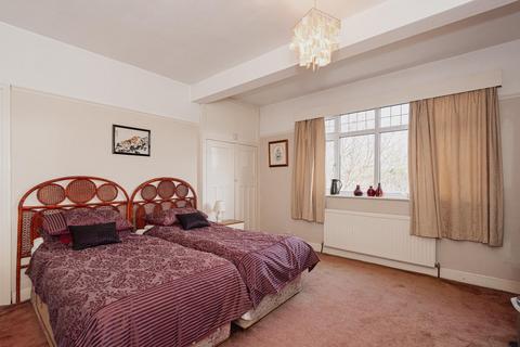 18 Windmill Avenue, Epsom, KT17 1LL