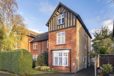 21d Worple Road, Epsom, KT18 5EP
