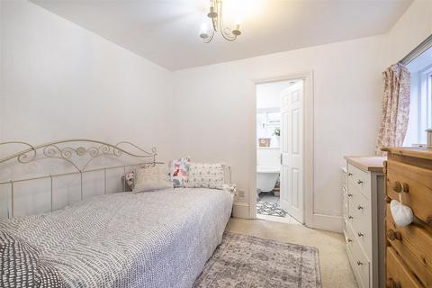 21d Worple Road, Epsom, KT18 5EP