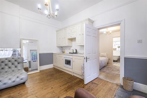 21d Worple Road, Epsom, KT18 5EP