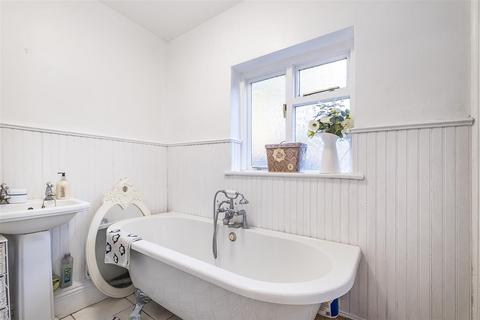 21d Worple Road, Epsom, KT18 5EP
