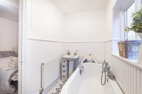 21d Worple Road, Epsom, KT18 5EP
