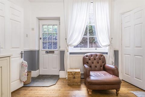 21d Worple Road, Epsom, KT18 5EP
