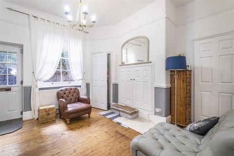 21d Worple Road, Epsom, KT18 5EP