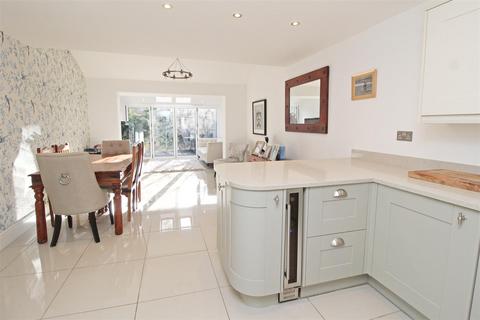 16 William Smith Close, Woolstone, Milton Keynes, MK15 0AW