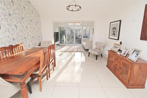 16 William Smith Close, Woolstone, Milton Keynes, MK15 0AW