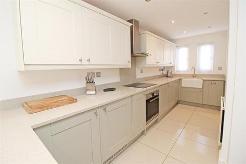 16 William Smith Close, Woolstone, Milton Keynes, MK15 0AW
