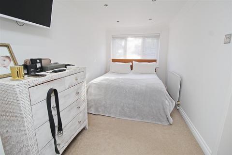 16 William Smith Close, Woolstone, Milton Keynes, MK15 0AW