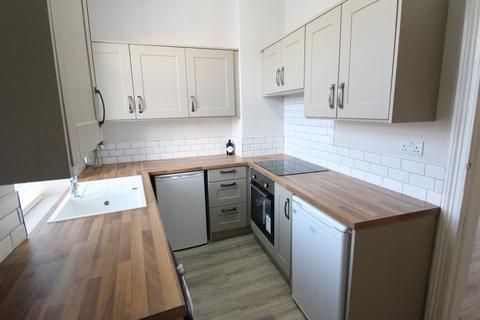 2 bedroom terraced house to rent, Halifax Road, Keighley, BD21