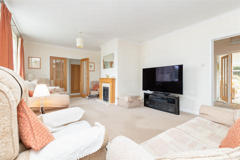 4 bedroom detached bungalow for sale, The Gardens, Stotfold, SG5 4HD