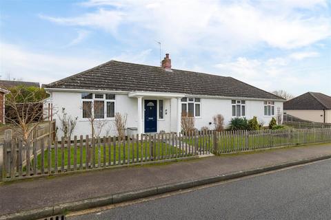 4 bedroom detached bungalow for sale, The Gardens, Stotfold, SG5 4HD