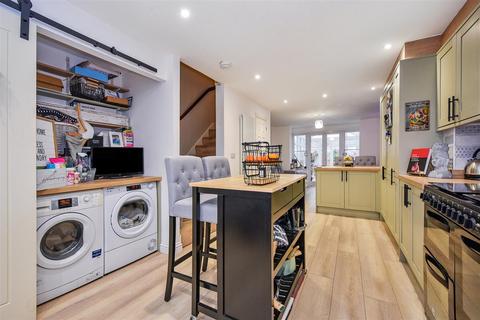 38 Berry Way, Andover, SP10 3XT