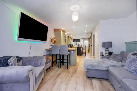 38 Berry Way, Andover, SP10 3XT