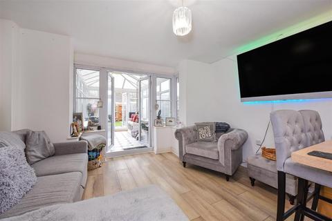 38 Berry Way, Andover, SP10 3XT