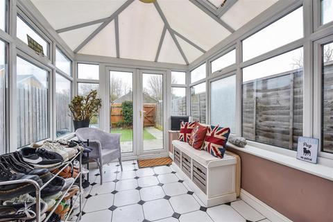 38 Berry Way, Andover, SP10 3XT