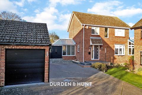 4 bedroom detached house for sale, Fieldway, Pitsea, Basildon, SS13