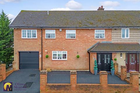 48 Parkfields, Roydon, Harlow, CM19 5JB