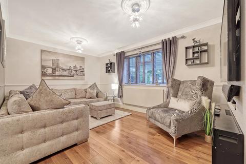 48 Parkfields, Roydon, Harlow, CM19 5JB