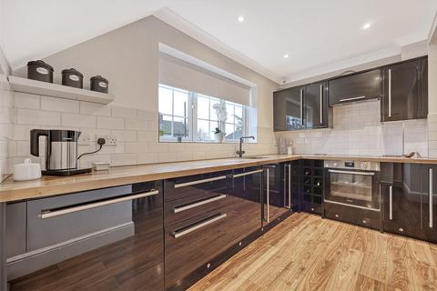 48 Parkfields, Roydon, Harlow, CM19 5JB