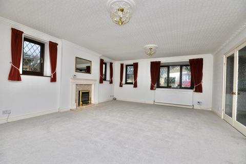 3 bedroom detached bungalow for sale - Leyburn Close, Chesterfield
