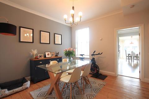 25 Rossindel Road, Hounslow, TW3 3QN