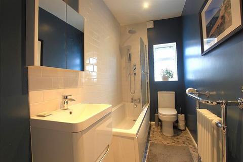 25 Rossindel Road, Hounslow, TW3 3QN