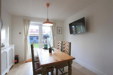 25 Rossindel Road, Hounslow, TW3 3QN