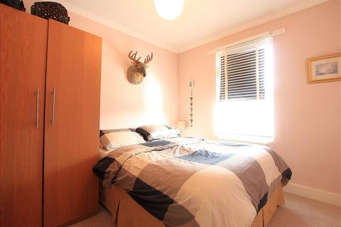 25 Rossindel Road, Hounslow, TW3 3QN