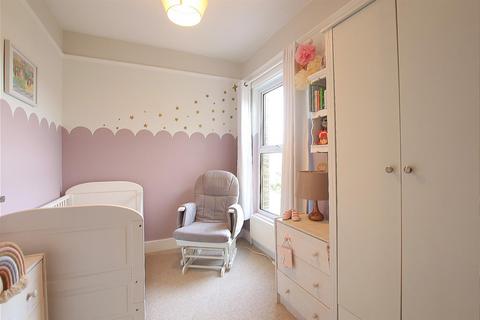 25 Rossindel Road, Hounslow, TW3 3QN