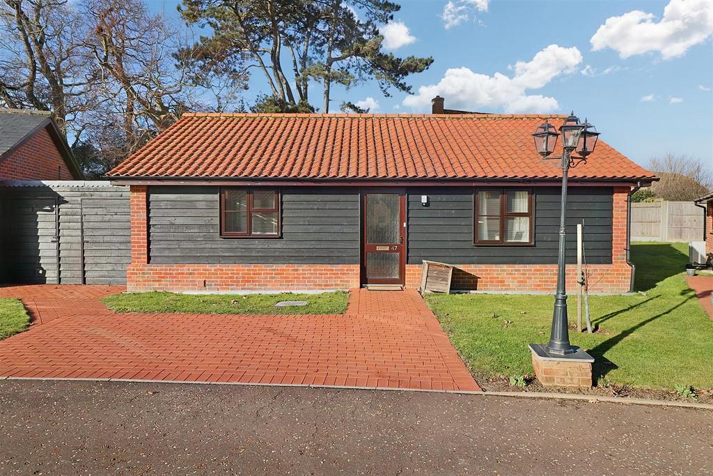 Chapel Road, Carlton Colville, Lowestoft 2 bed detached bungalow for