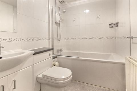 1 Beecholm Mews, Cheshunt, Waltham Cross, EN8 0DH