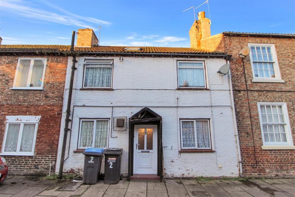 Steads Yard, Thirsk YO7 2 bed terraced house for sale £110,000