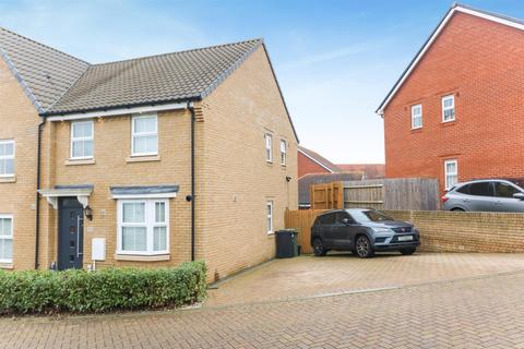 3 bedroom semi-detached house for sale - Larch Grove, Southminster