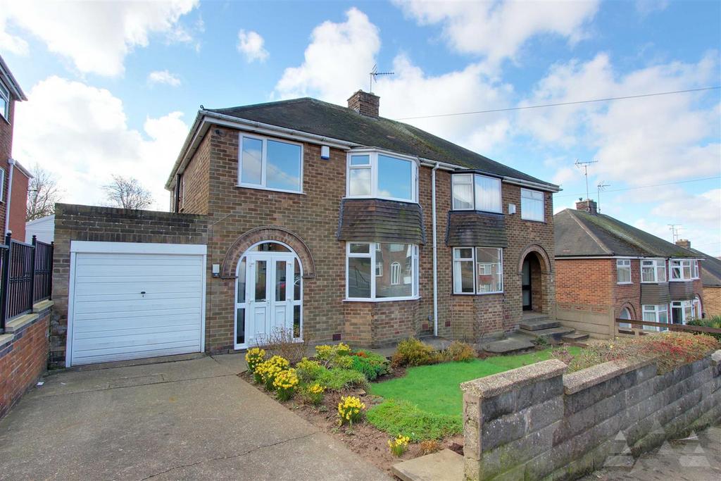 Marples Avenue, Mansfield NG19 3 bed semidetached house £675 pcm (£