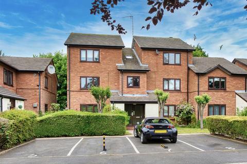 1 bedroom flat to rent, 10 Cotswold Court, Penn