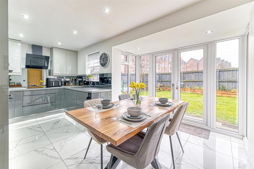 Oklahoma Boulevard, Chapelford, Warrington 3 bed detached house for