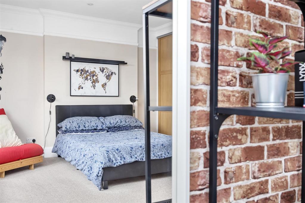 Upper Brighton Road, 49 004.jpg