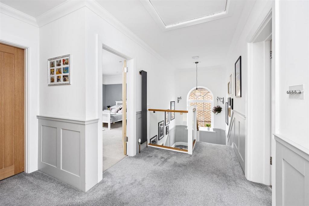Upper Brighton Road, 49 015.jpg