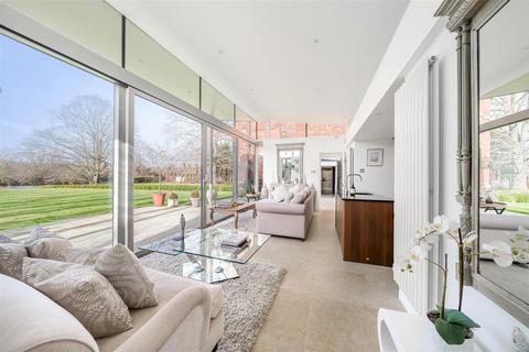 5 bedroom detached house to rent, Pelhams Walk, Esher