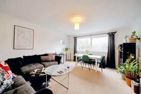 2 bedroom flat for sale - Brook Court, Watling Street, Radlett WD7