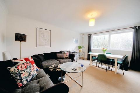 2 bedroom flat for sale - Brook Court, Watling Street, Radlett WD7