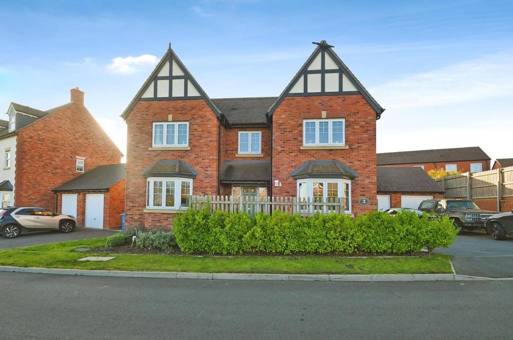 Yarrow Close, Tamworth 5 bed detached house for sale £610,000